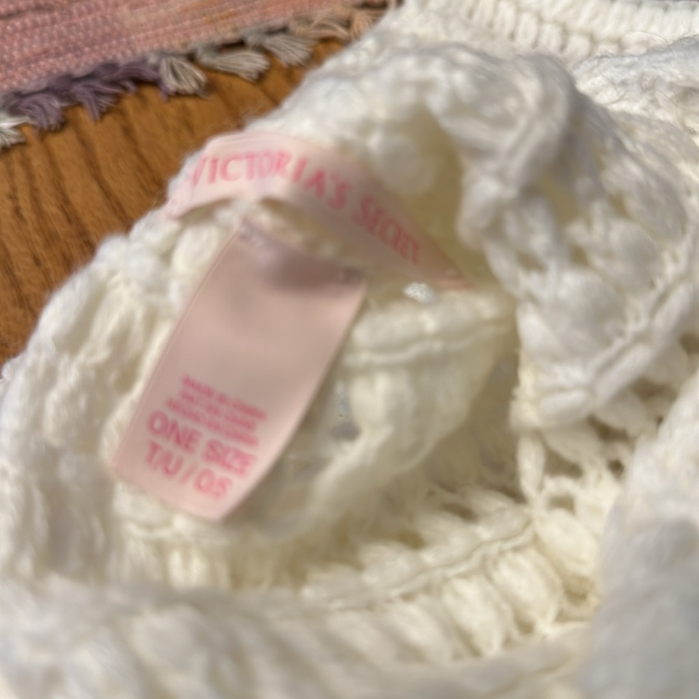Victoria's Secret Cream  Infinity knit Scarf  OS - Picture 3 of 5